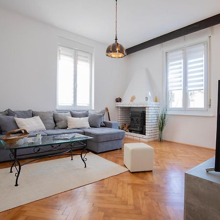 Amphitheater Apartment Πούλα Εξωτερικό φωτογραφία